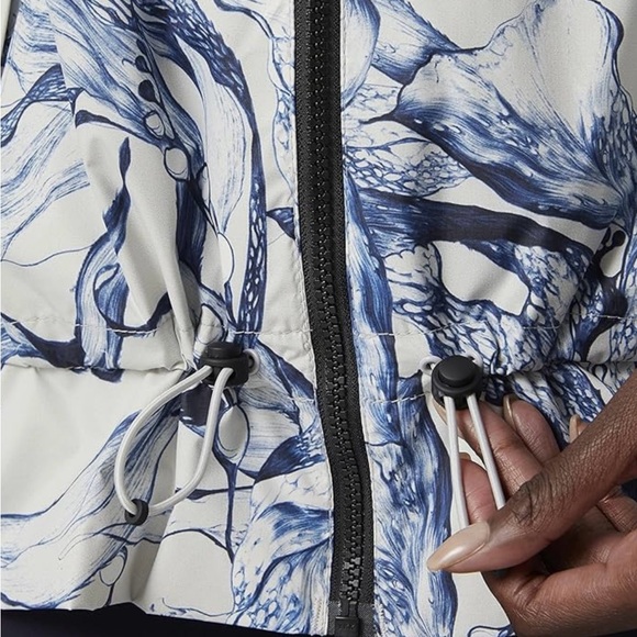 NWT Helly Hansen Women’s Esape Rain Jacket - Grey Fog Esra, Large - Picture 2 of 10